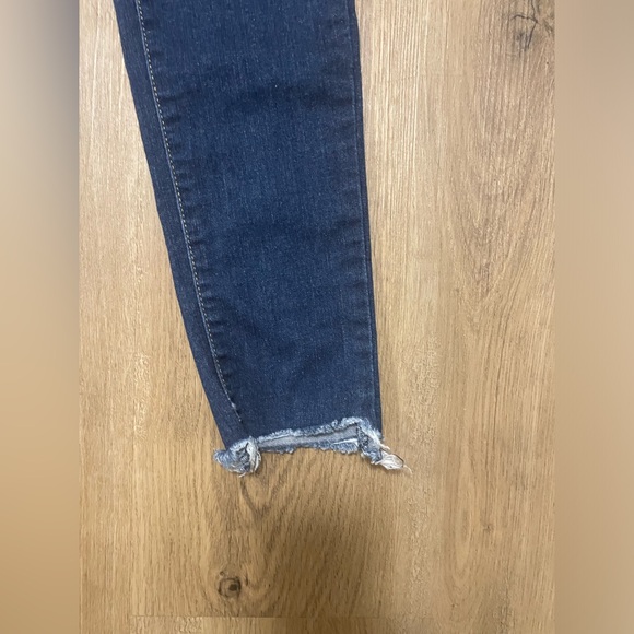 Women’s Levi’s 720 High-Rise Super skinny distressed jeans - Picture 8 of 12